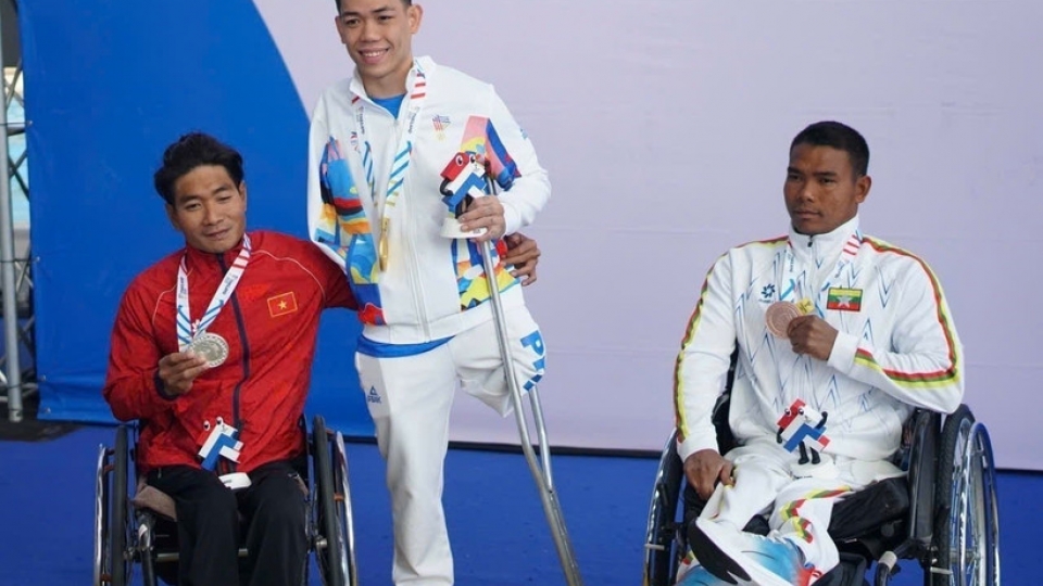 vna-potal-asean-para-games-13-vo-huynh-anh-khoa-tiep-tuc-mang-ve-hcv-pha-ky-luc-100m-boi-ngua-8545298.jpg