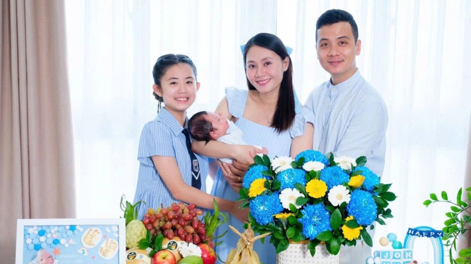 Sao Việt 18/1: Vợ chồng diễn viên Thanh Hiền mừng đầy tháng con trai