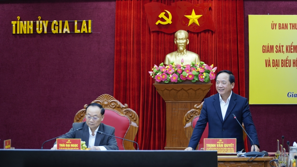 10-2-Truong ban tuyen giao Trung uong Trinh Van Quyet kiem tra chuan bi bau cu o Gia Lai- anh 3.jpg