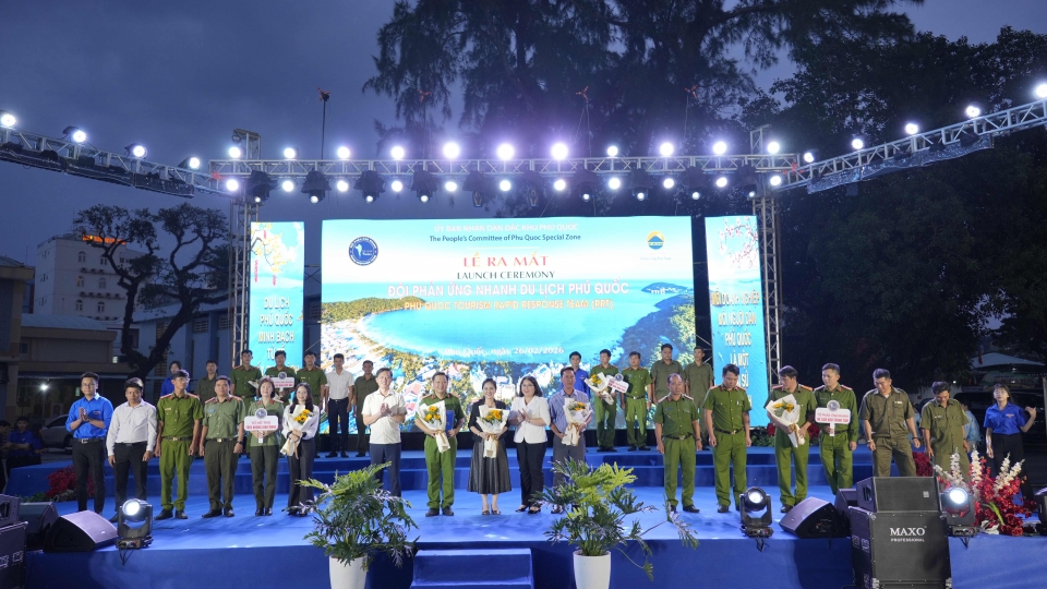 26.2_ra_mat_doi_phan_ung_nhanh.jpg
