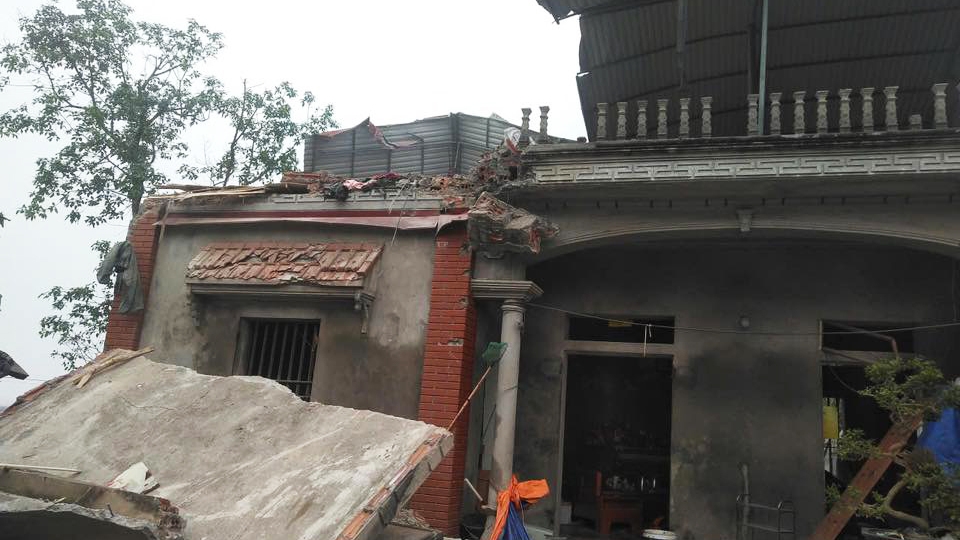 A two-storey house has been severely damaged in Hung Yen after a loud exploision suspected to have been caused by homemade firecrackers.jpg
