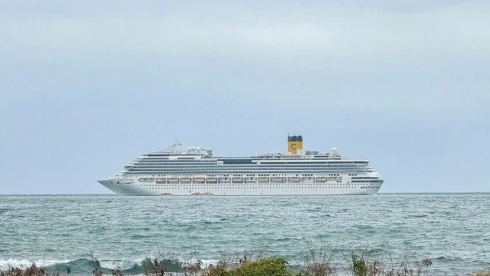 Costa Serena docks at Nha Trang Bay.jpg