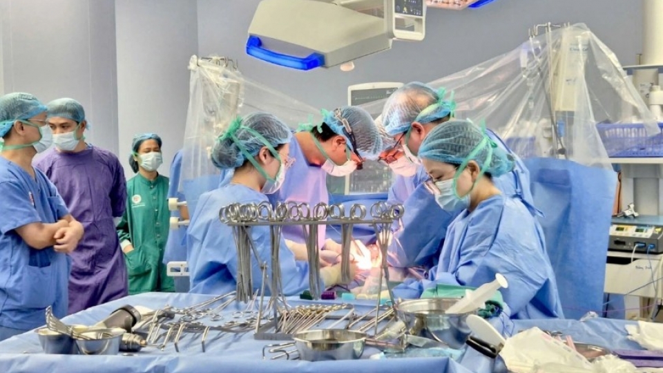 Military Central Hospital 108 performs an organ transplant in November 2025.jpg