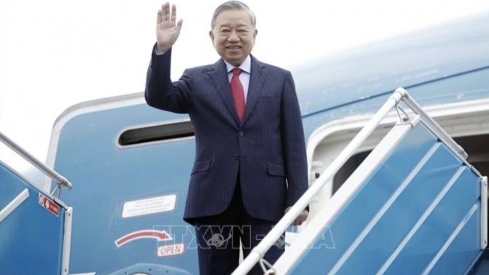 Party General Secretary To Lam leaves Hanoi on February 18 morning to attend the inaugural meeting of the Board of Peace for Gaza in Washington D.C..jpg