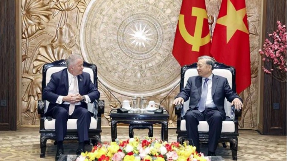 Party General Secretary To Lam receives US Assistant Secretary of State Michael George DeSombre.jpg