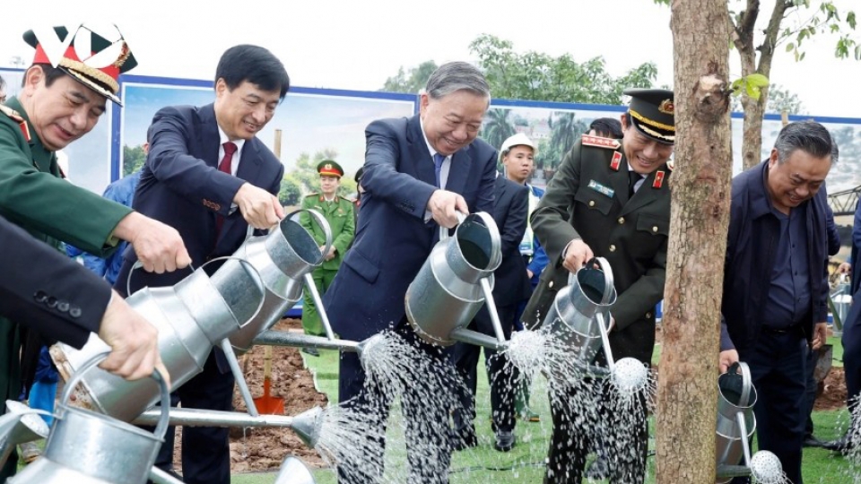 Party chief To Lam says planting one more tree means placing greater confidence in future.jpg