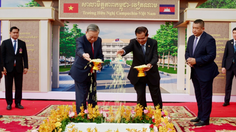 Party chief attends Cambodia–Vietnam Friendship School groundbreaking.jpg