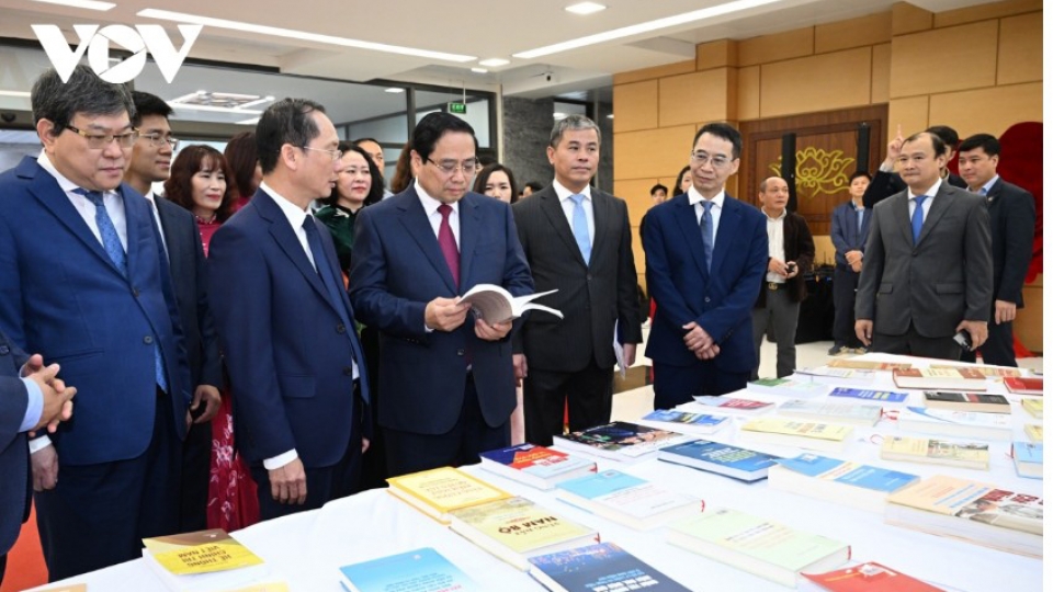 Prime Minister Pham Minh Chinh visits and works with the Academy of Public Administration and Governance under Ho Chi Minh National Academy of Politics.jpg