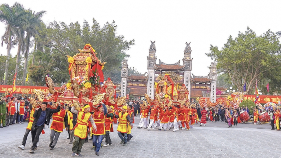 Rước kiệu tại Lễ hội đền Trần.png