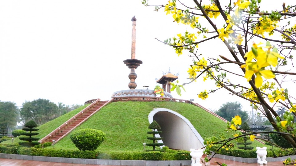 Sắc xuân nơi Thành cổ Quảng Trị.JPG