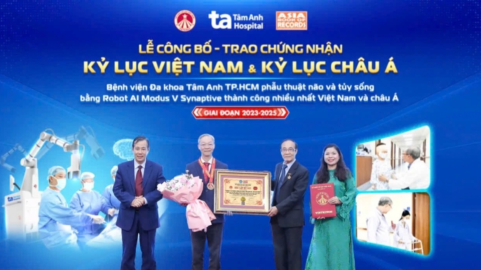 Tam Anh Hospital sets Asia record in AI-assisted neurosurgery  1.jpg