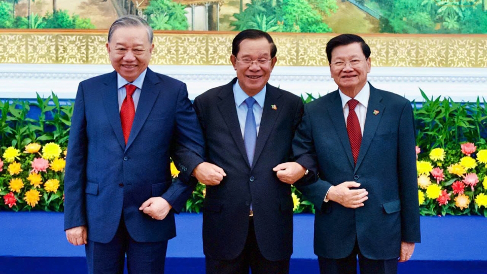 To Lam, Hun Sen and Thongloun Sisoulith meet in Phnom Penh, Cambodia, on February 6.jpeg