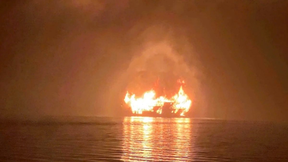 Tourist vessel catches fire in Ha Long Bay, all 41 rescued safely.jpg