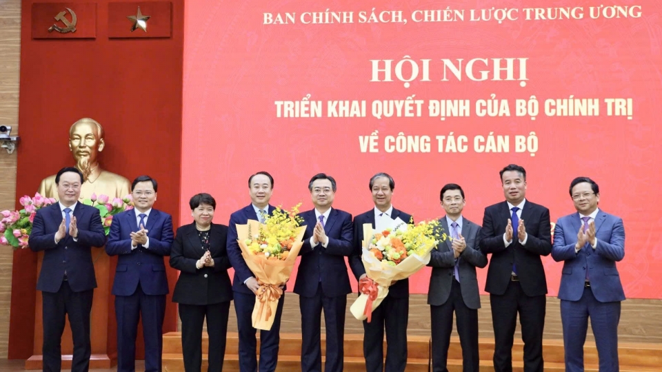 bo_chinh_tri_dieu_dong_phan_cong_bo_nhiem_dong_chi_nguyen_kim_son_va_nguyen_sy_hiep_giu_chuc_pho_truong_ban_chinh_sach_chien_luoc_trung_uong_2.jpg