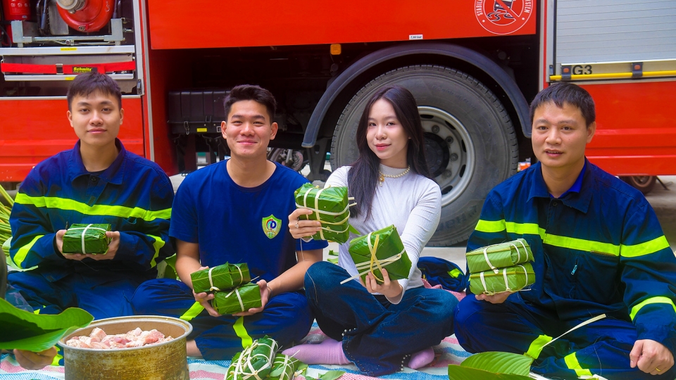 canh_sat_goi_banh_chung_24.jpg