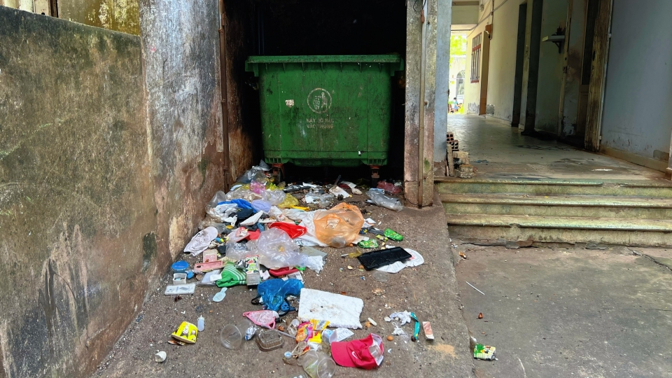 Chung cư cũ xuống cấp, người dân đón Tết “lo nhiều hơn vui”