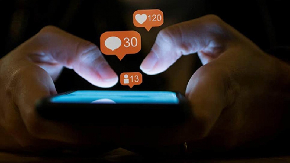 Phát hiện chồng chat sex online: Có phải bệnh hoạn hay chỉ là ngoại tình ảo?