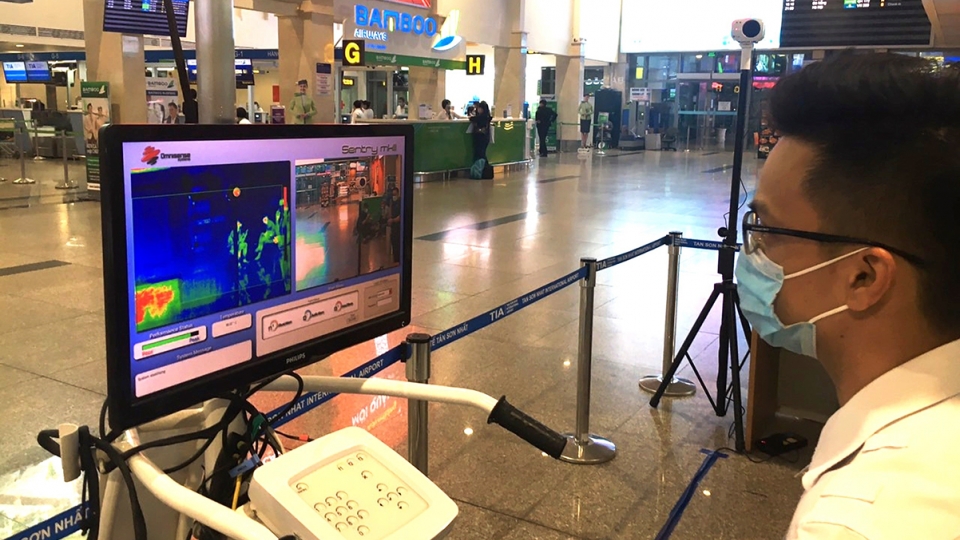 surveillance measures at international entry points, including Tan Son Nhat International Airport and seaports, will be strengthened.jpg