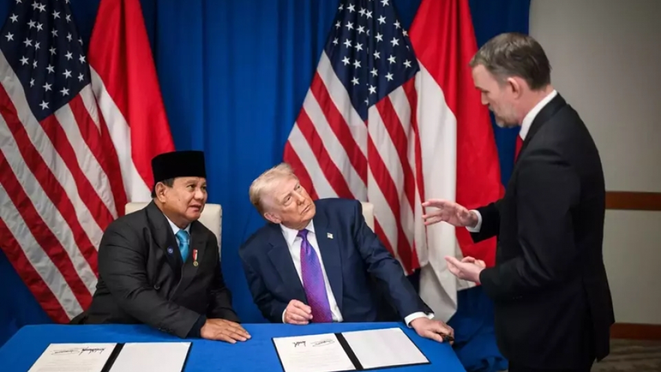 tong_thong_indonesia_prabowo_subianto_va_tong_thong_my_donald_trump_ky_hiep_dinh_thuong_mai_song_phuong_hom_19-02_tai_washington._anh_dai_dien_thuong_mai_my_cung_cap.png