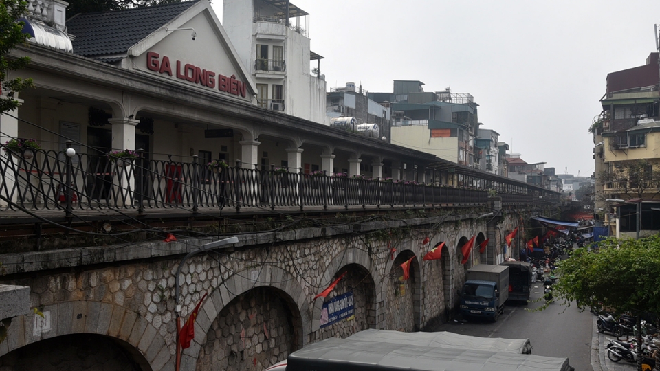 Đánh thức vòm cầu đá hơn 120 tuổi dưới chân cầu Long Biên