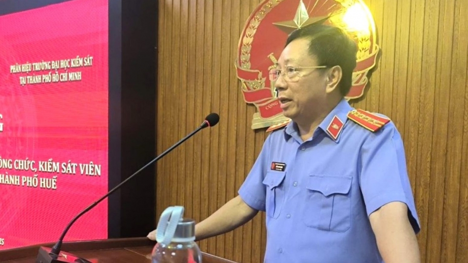 Ông Trần Nhơn Vượng khi còn giữ chức Phó Viện trưởng Viện KSND thành phố Huế.jpg