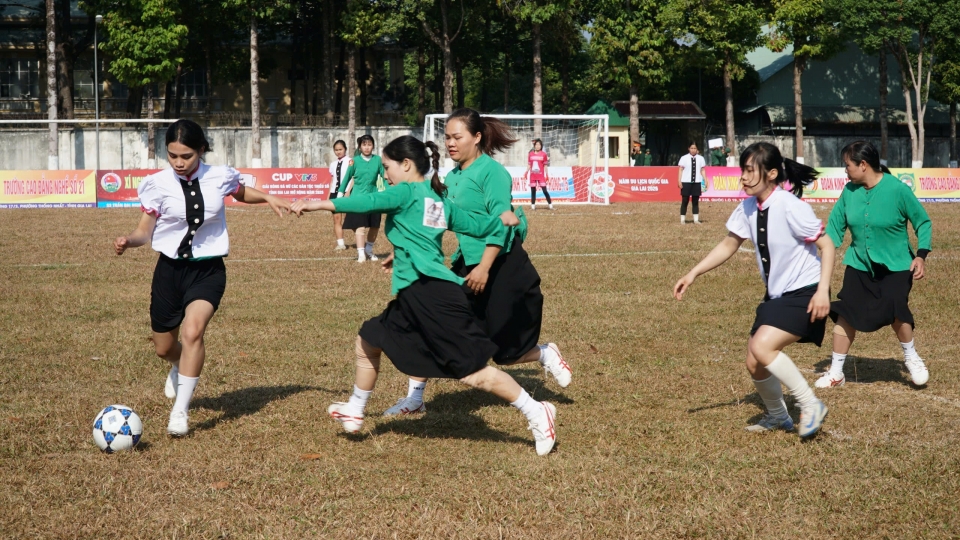 17-3-gia_bong_da_nu_cac_dan_toc_thieu_so_tinh_gia_lai_quy_tu_nhieu_doi_bong_o_tay_nguyen-_anh_1.jpg