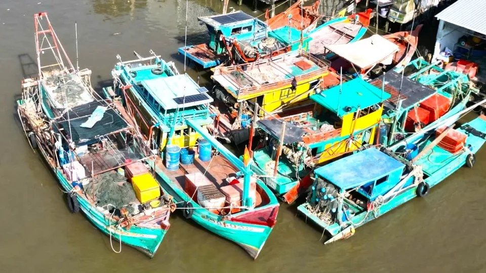 2_cac_tau_ca_co_lon_ra_vao_cua_bien_khanh_hoi_se_gap_kho_khan.jpg