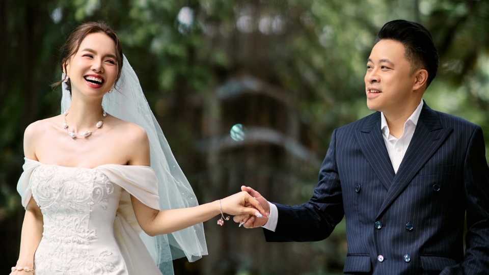 Victor Vũ và Đinh Ngọc Diệp kỷ niệm 10 năm cưới