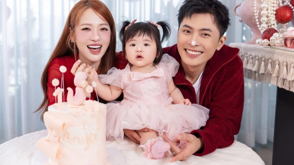 Sao Việt 21/3: Puka - Gin Tuấn Kiệt lần đầu khoe con gái đầu lòng