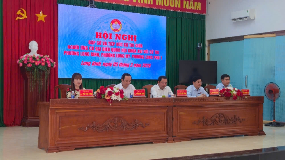 Các ứng cử viên đại biểu Quốc hội khóa XVI tại Hội nghị gặp gỡ và tiếp xúc cử tri ở các phường Long Bình, Long Mỹ và Long Phú 1.jpg