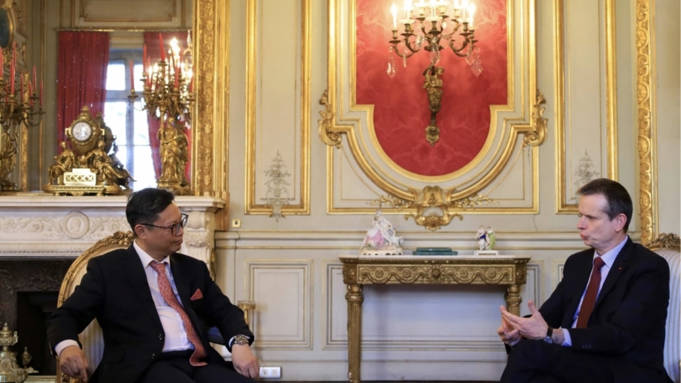 Jacques Witkowski, Prefect of Bouches-du-Rhône, highlights strong potential for exchanges between Vietnam and France.jpg