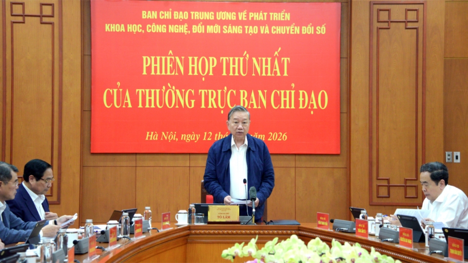 Party chief urges stronger push for science, technology and digital transformation 3.jpg