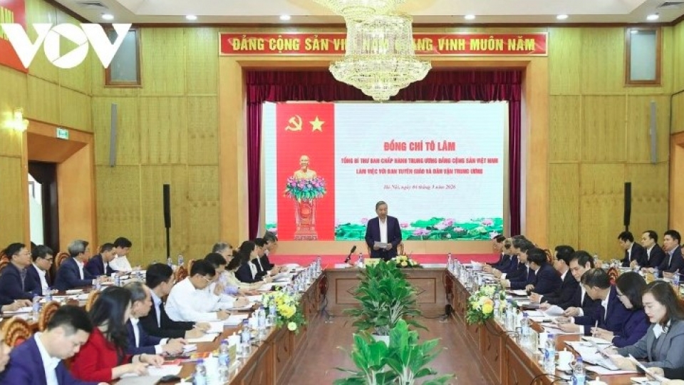Party leader To Lam chairs the working session in Hanoi.jpg