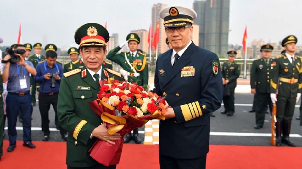 Senior Lieutenant General Dong Jun, China's Minister of National Defence welcomes General Phan Van Giang, Vietnam's Minister of National Defence for border defence friendship exchange.jpg