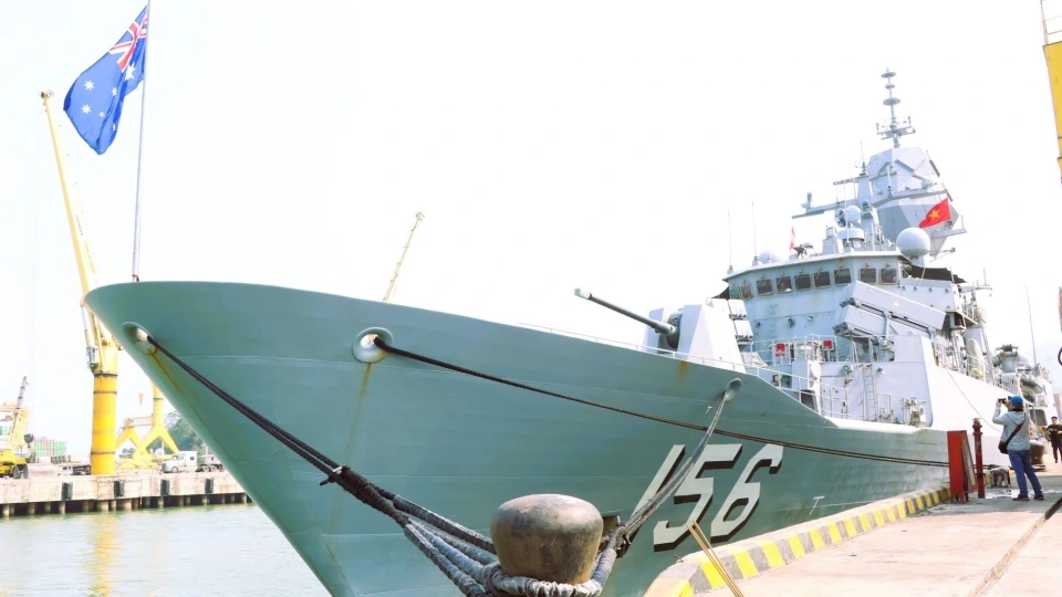 Tàu Hải quân Hoàng gia Australia HMAS Toowoomba cập cảng Tiên Sa, TP Đà Nẵng.JPG