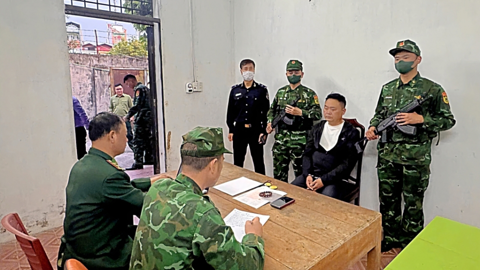 The foreign national makes statement at the police station.jpg