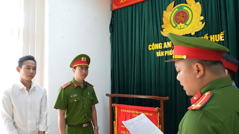 Văn phòng cơ quan cảnh sát điều tra đọc lệnh khỏi tố vụ án, khởi tố bị can bắt tạm giam đối với Nguyễn Kim Tuấn.jpg