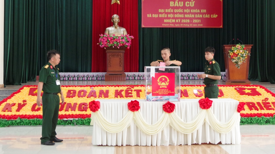 Việc bỏ phiếu bầu cử thực hiện đúng quy định.jpg