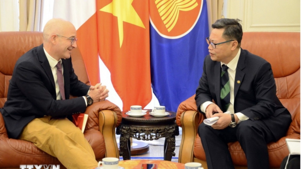 Vietnamese Ambassador to France Trinh Duc Hai discusses cooperation in nuclear power.jpg