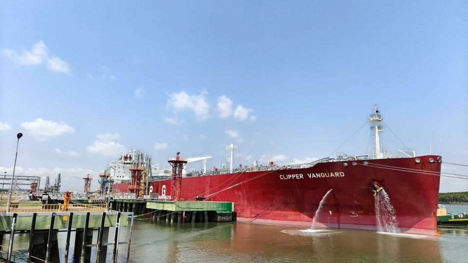 XĂNG DẦU 1.jpg