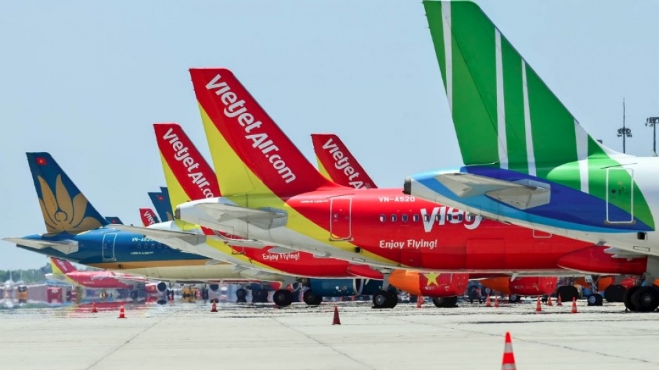 aircraft_of_vietnamese_airlines_at_noi_bai_international_airport.jpg
