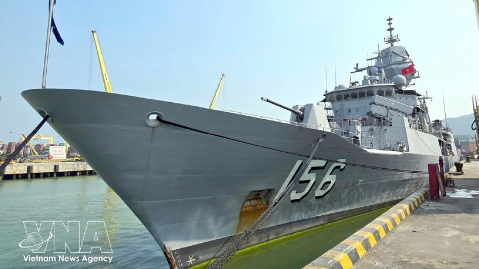 australian_navy_ship_visits_da_nang.jpg
