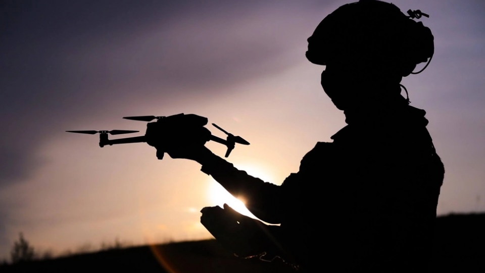 binh_linh_ukraine_su_dung_drone_tren_chien_truong._anh_bo_tong_tham_muu_luc_luong_vu_trang_ukraine.jpg