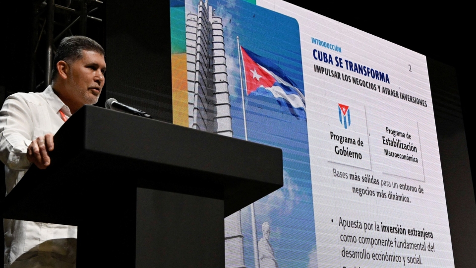 bo truong Ngoai thuong Cuba Oscar Perez-Oliva Fraga tai Hoi cho quoc te Havana 2025 o Cuba, Pho Thu tuong Cuba Oscar Perez-Oliva Fraga 2026  -reu.jpg