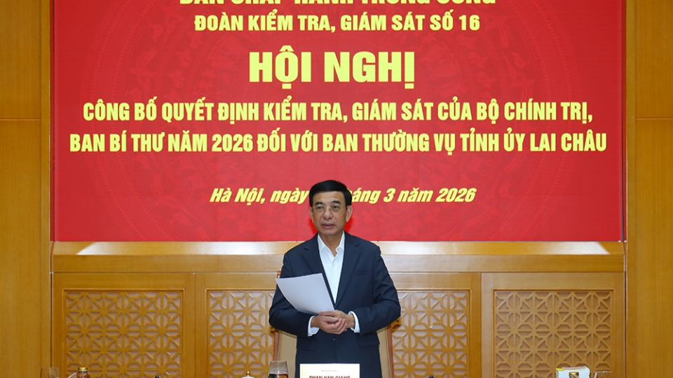 dai_tuong_phan_van_giang_chu_tri_hoi_nghi_cong_bo_quyet_dinh_kiem_tra_giam_sat_doi_voi_ban_thuong_vu_tinh_uy_lai_chau_4.jpg