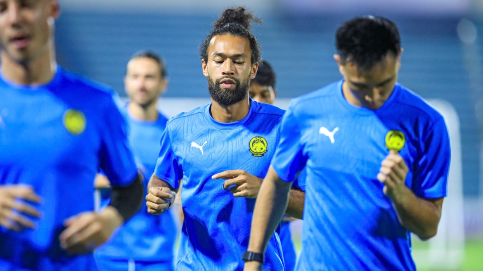 Dàn cầu thủ Malaysia làm quen sân Thiên Trường, quyết "phá dớp" trước ĐT Việt Nam