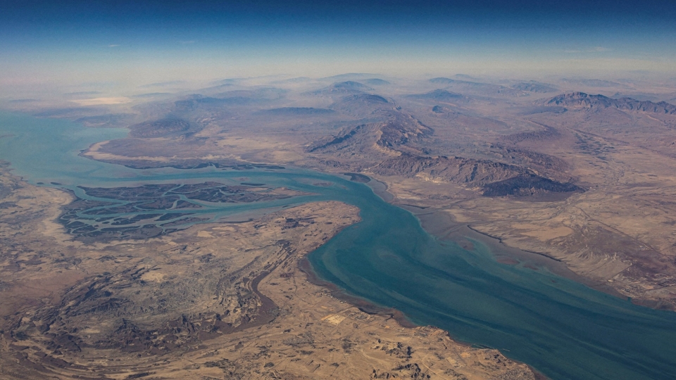 eo bien Hormuz nhin tu tren cao, eo bien Iran -reu.JPG