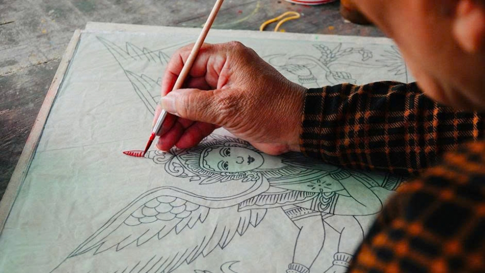 Tranh kiếng Khmer “Sóc Sờ Bai”: Nơi hồn xưa được gìn giữ qua từng nét vẽ