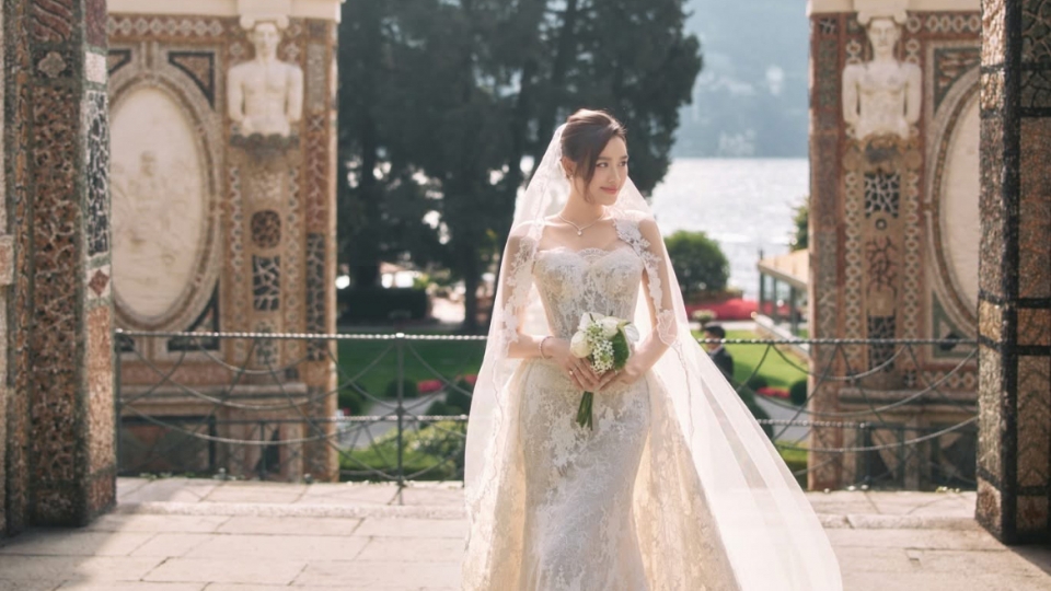 Sao Việt 17/3: Ảnh cưới chưa từng được công bố của Hoa hậu Đỗ Hà