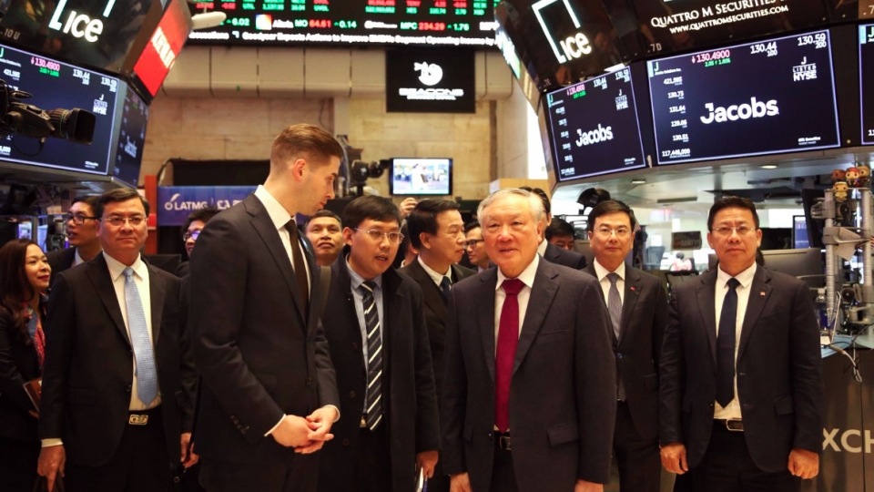nguyen_hoa_binh_-_new_york_stock_exchange_-_united_states.jpg